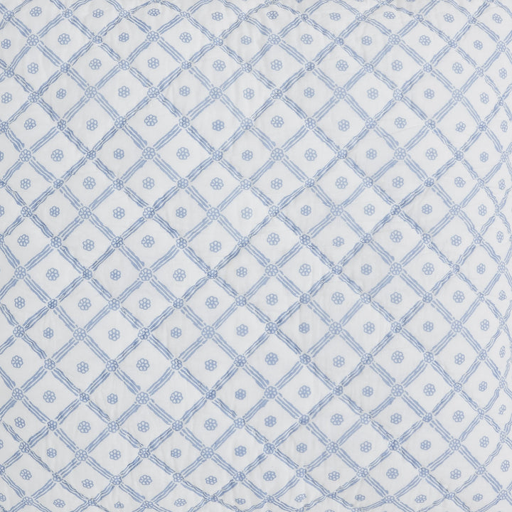SWT-345-X_1|White and blue patterned quilt with charming floral lattice design, adding a fresh and inviting touch to your bed.