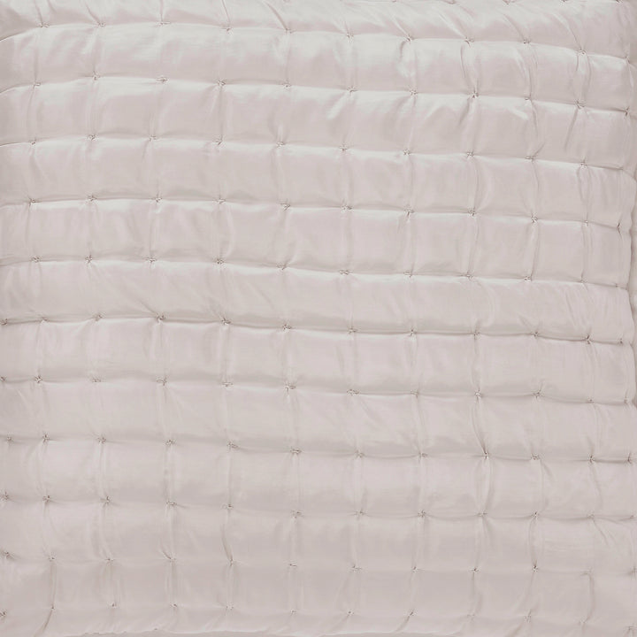 SWT-334-1010_1|Cream individual swatch, featuring a classic horizontal channel quilted pattern with uniform rectangular segments.