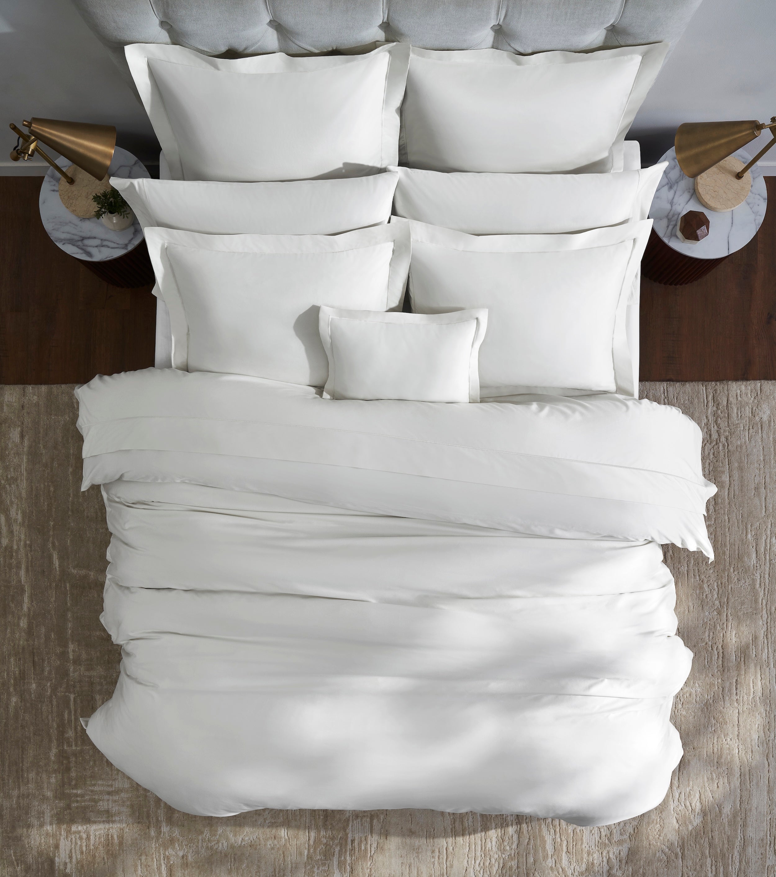 DT-065-10692_3|Luxurious white cotton duvet cover on a modern bed with crisp pillows, enhancing a serene bedroom aesthetic.