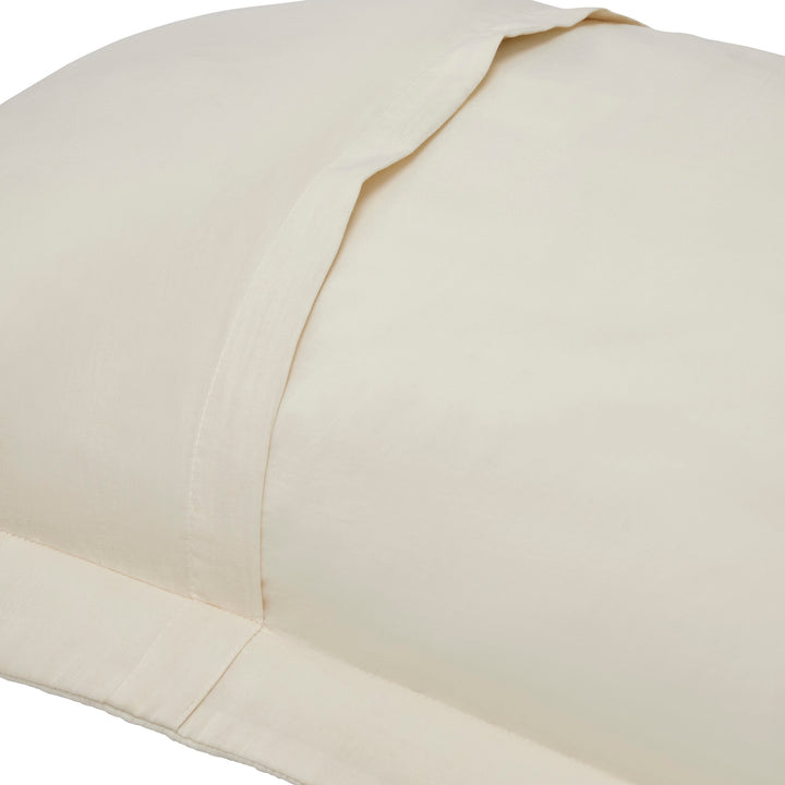 KS-271-2036_2|Smooth cream tailored pillow, an elegant and minimalist accessory designed to complement a modern coverlet bedding ensemble.