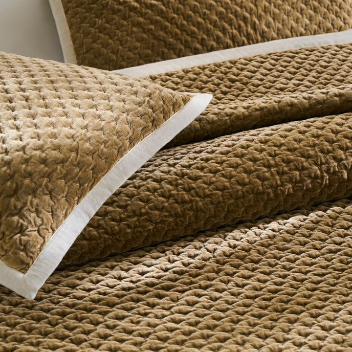 QT-378-11096_6|Detailed close-up of golden-brown quilted fabric with intricate textured pattern and elegant cream border.