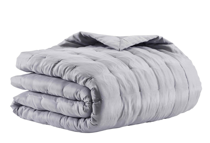 QT-333-9496_2|Neatly folded contemporary grey square-puffed quilt, showcasing its plush texture and modern design for ultimate bedroom comfort.
