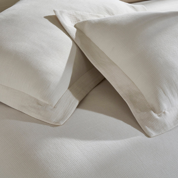 DT-068-10692_6|Soft white waffle weave duvet cover and matching pillow shams, perfect for cozy bedroom luxury bedding. Elegant textured design.