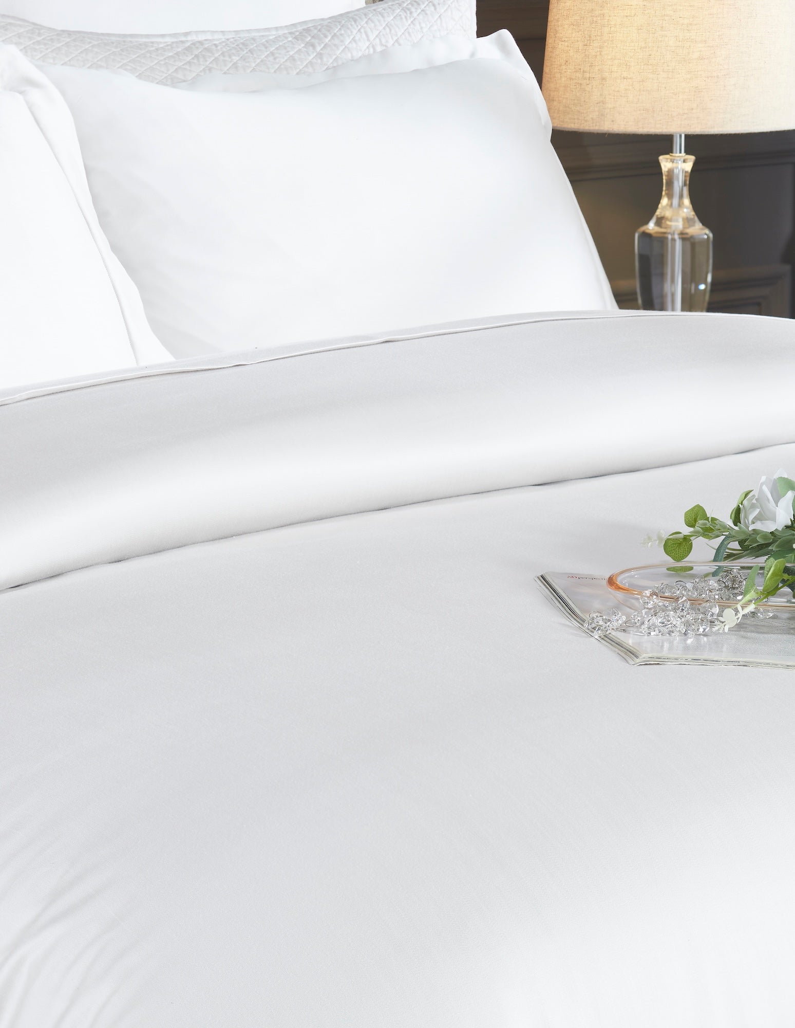 DT-045-10692_4|Detailed close-up of smooth, crisp white duvet cover fabric, offering elegant simplicity and luxurious comfort for bedding.