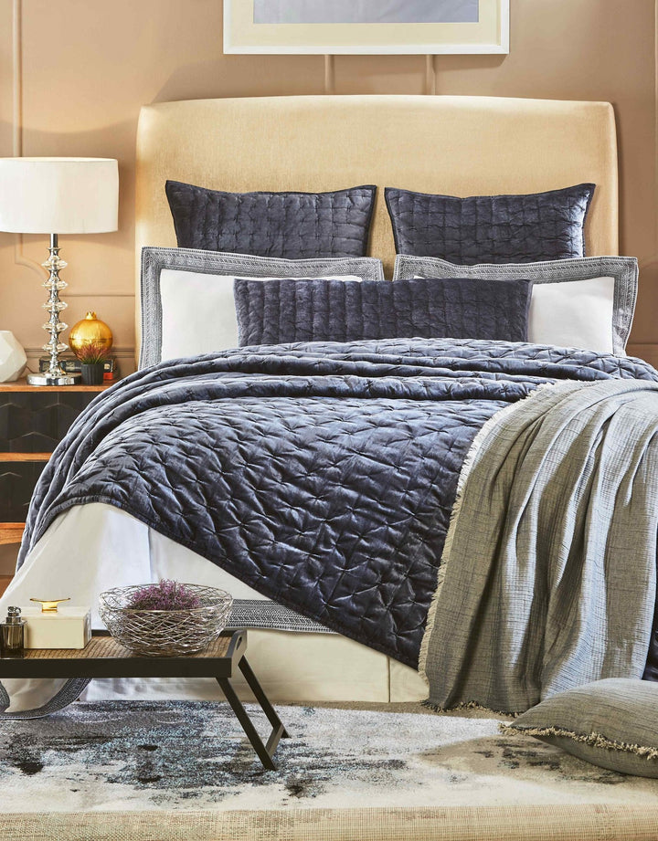 QT-313-11096_1|Luxurious dark gray velvet-quilted quilt set featuring a geometric diamond pattern, adding warmth and sophistication to any bedroom.