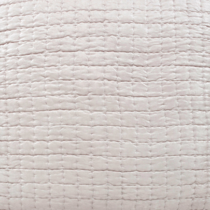 SWT-178-1010_1|Light champagne individual swatch, featuring a classic horizontal quilted pattern with uniform rectangular segments.