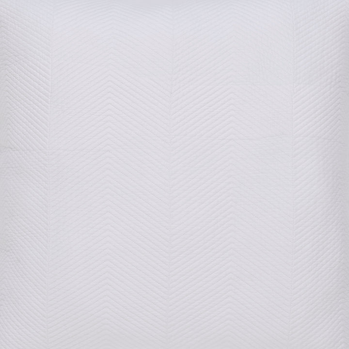 CL-170-9496_10|Close-up of premium white coverlet fabric, showcasing its intricate chevron textured pattern. Modern and luxurious bedding.