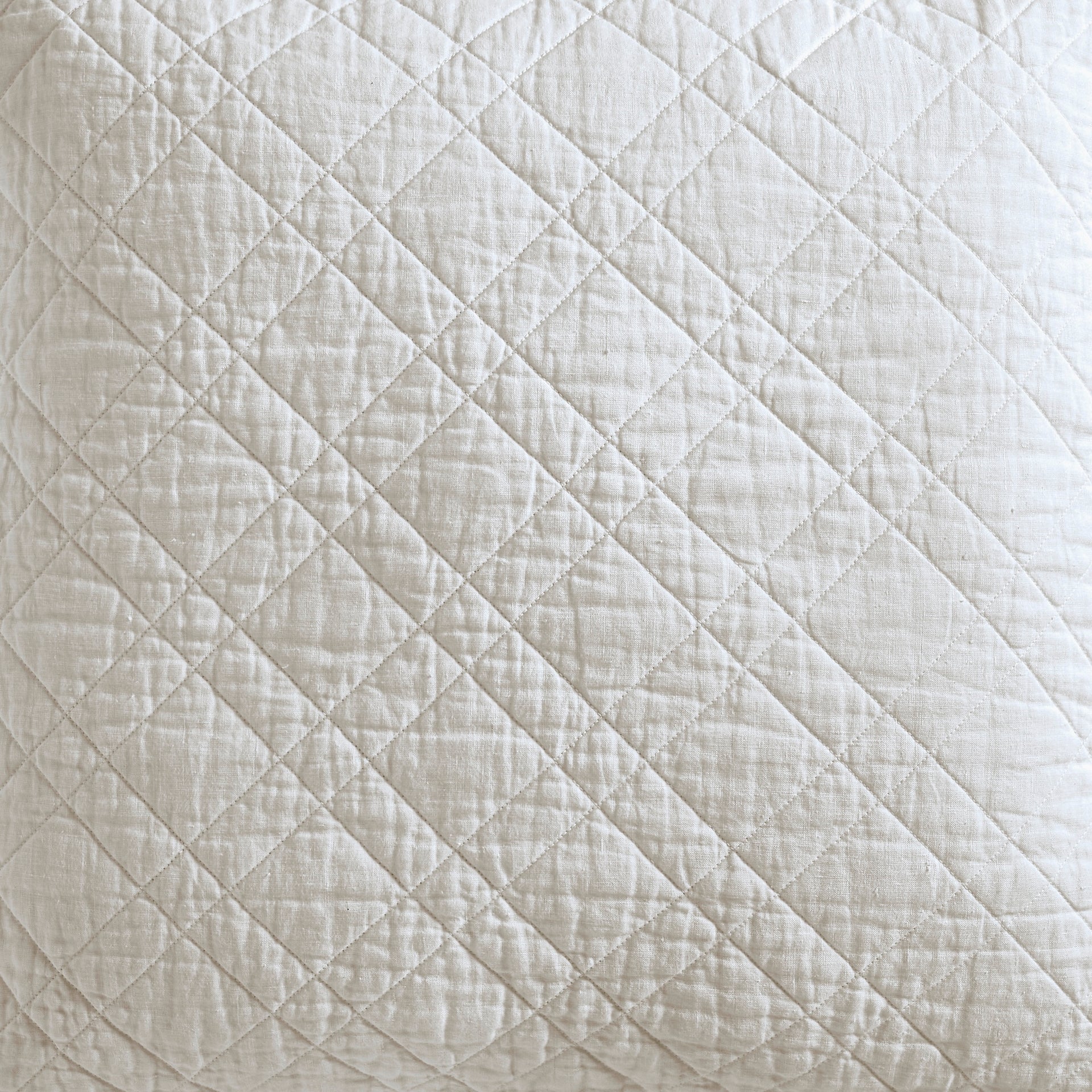 SWT-254-7.8_1|Elegant light cream fabric featuring classic diamond quilting, ideal for creating sophisticated bedding, throws, and textile products.