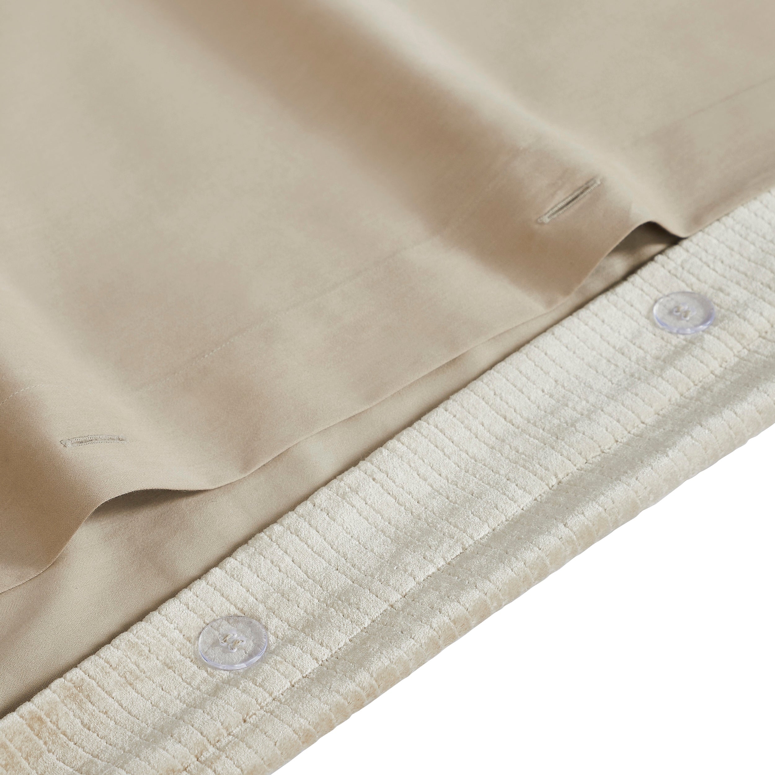 DT-053-9092_8|Close-up of luxurious beige velvet textured duvet cover with clear buttons, showcasing soft fabric detail and stitching.