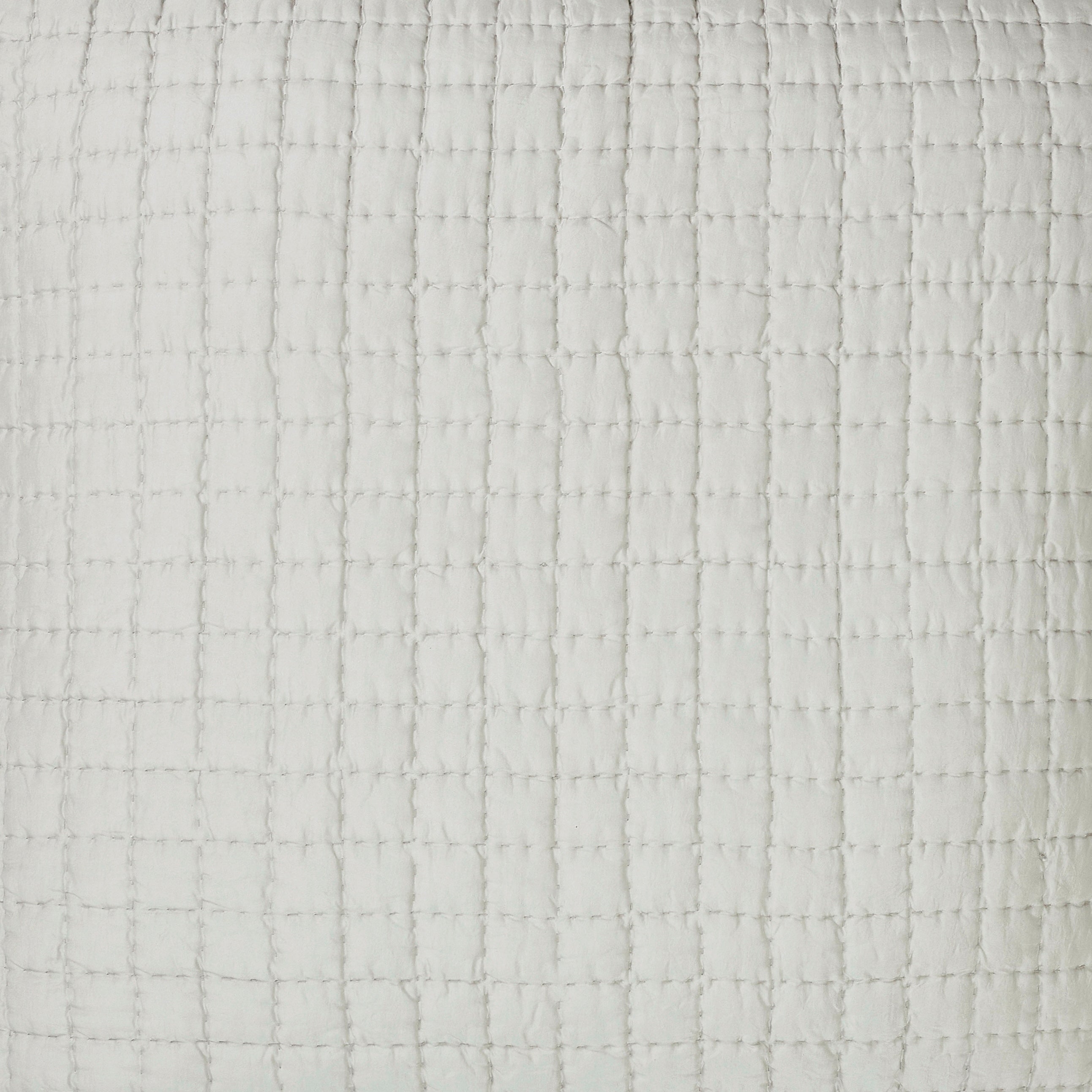 KS-198-2036_2|Elegant ivory white coverlet, cozy and versatile bedding featuring a classic small square grid quilting pattern, perfect for year-round use.