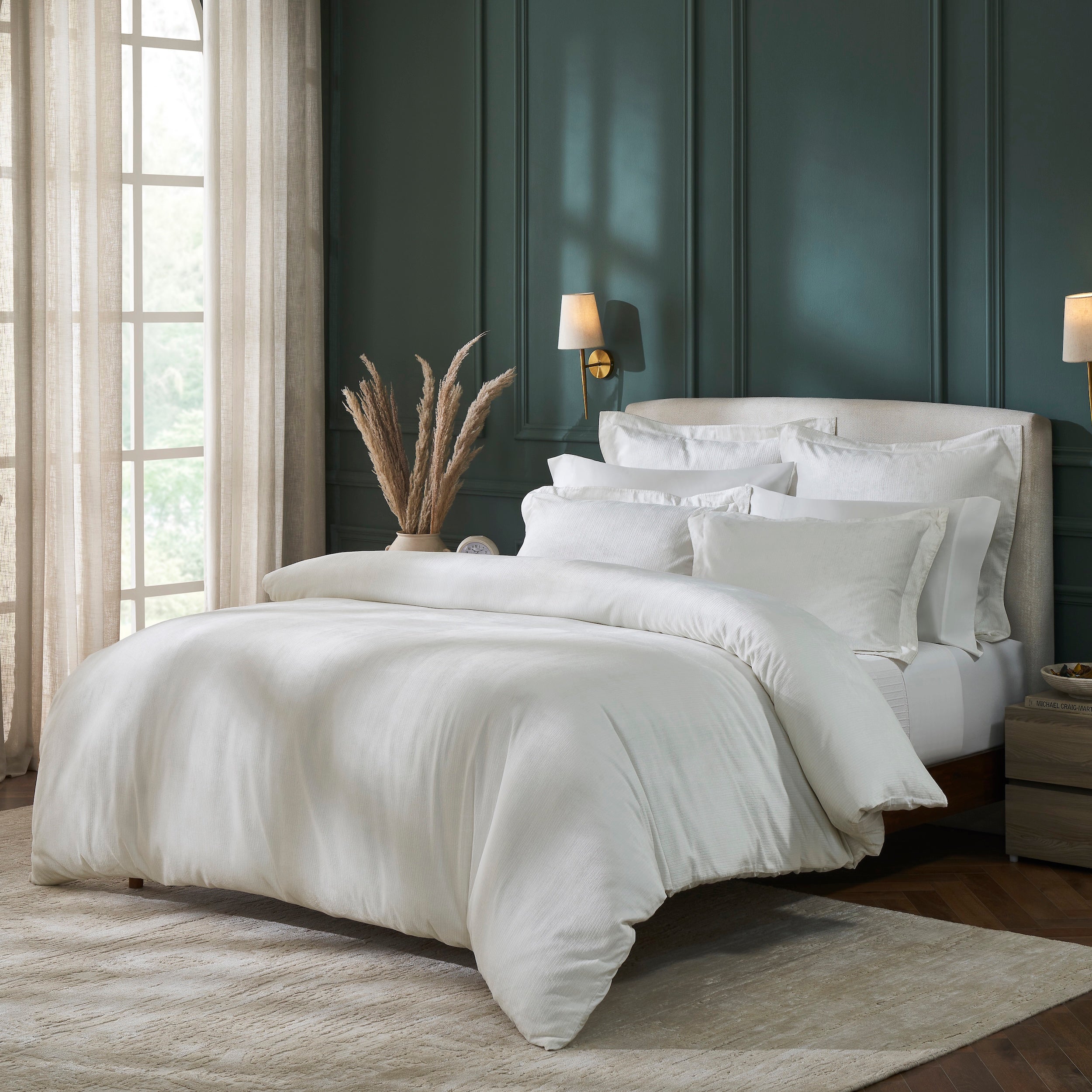 DT-052-9092_2|Serene white textured duvet cover, soft and inviting, perfectly dressing a bright bedroom, enhancing a restful sleep.