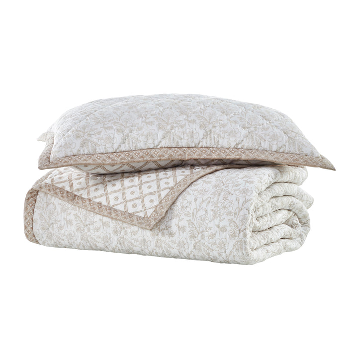 QT-346-11096_6|Natural beige floral quilt and pillow set. Reversible intricate geometric pattern border. Soft bedding for bedroom comfort.