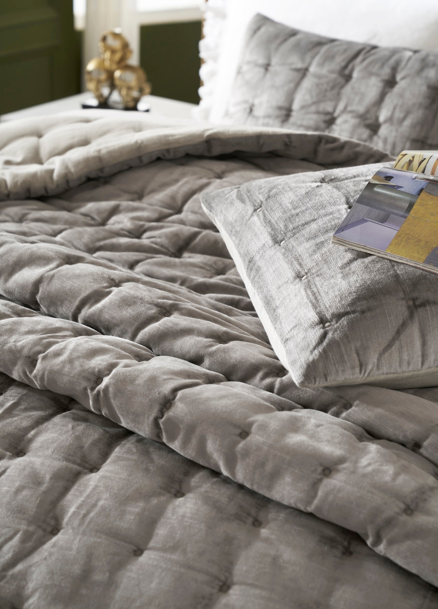 QT-307-9496_4|Close-up of charcoal grey tufted quilt texture, highlighting square quilting. Soft, elegant fabric for sophisticated bedroom bedding.