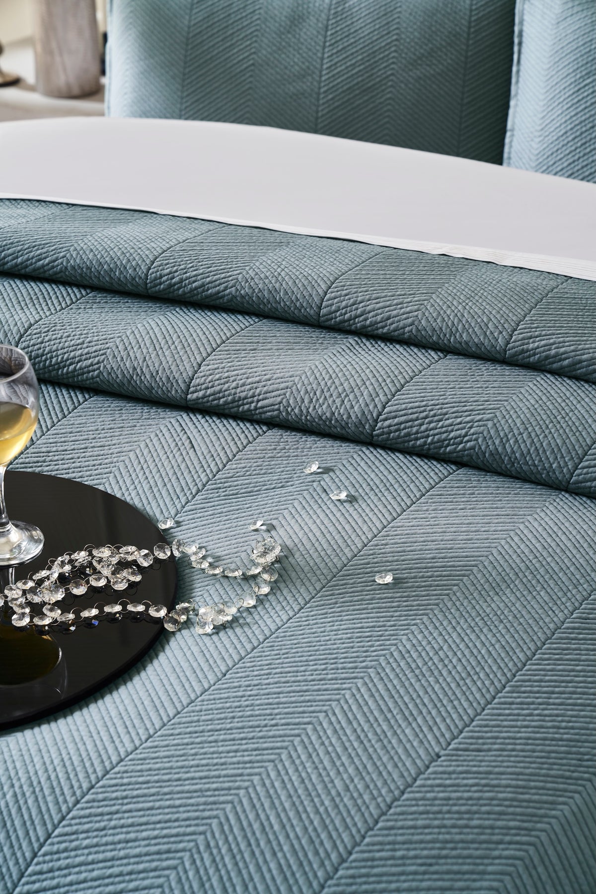 CL-261-9496_4|Stylish teal blue-green chevron quilted coverlet, perfect for a modern bedroom. Adds a touch of luxury.