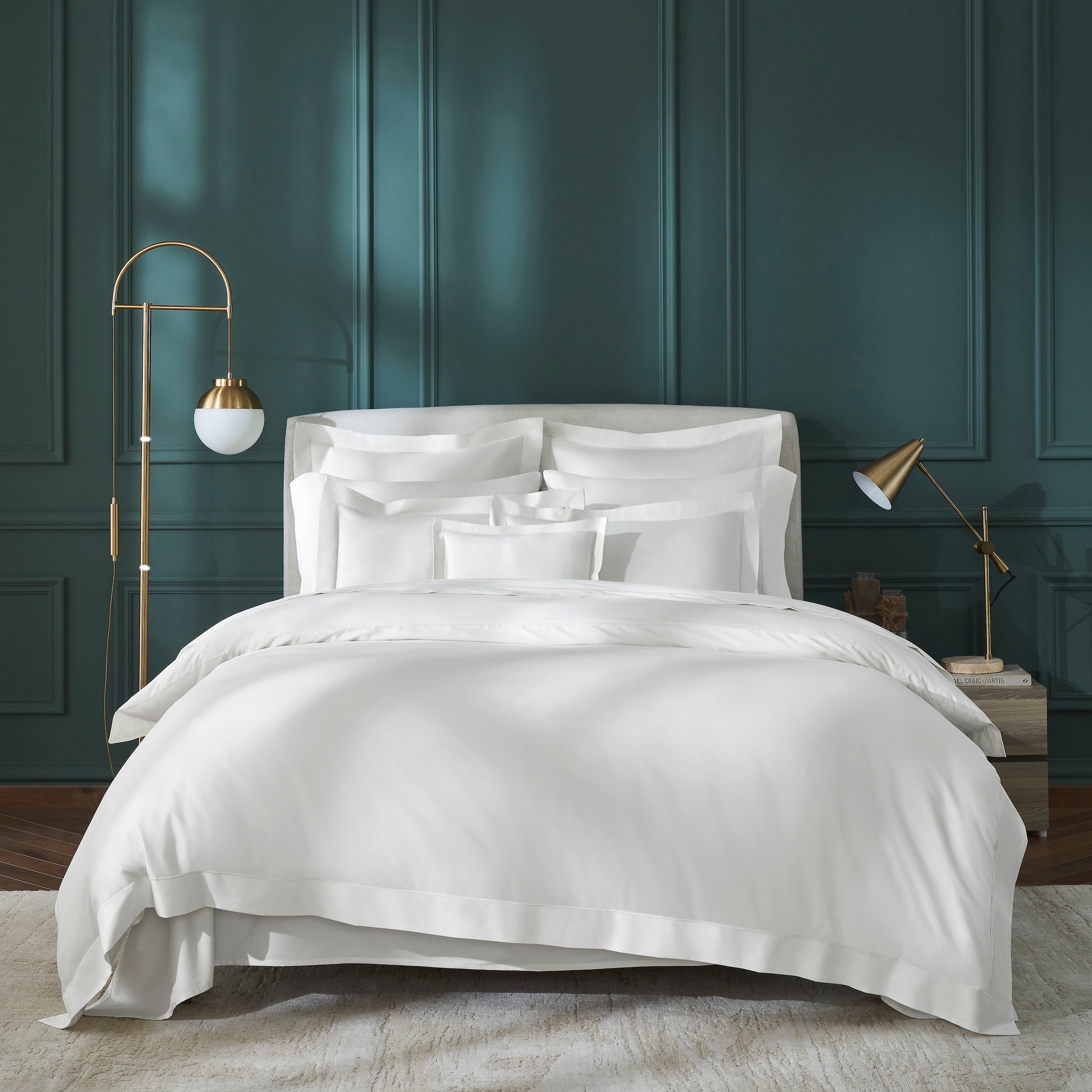 DT-065-10692_1|Crisp white duvet cover for an inviting, luxurious bed. Modern bedroom aesthetic, elegant home decor for comfort.