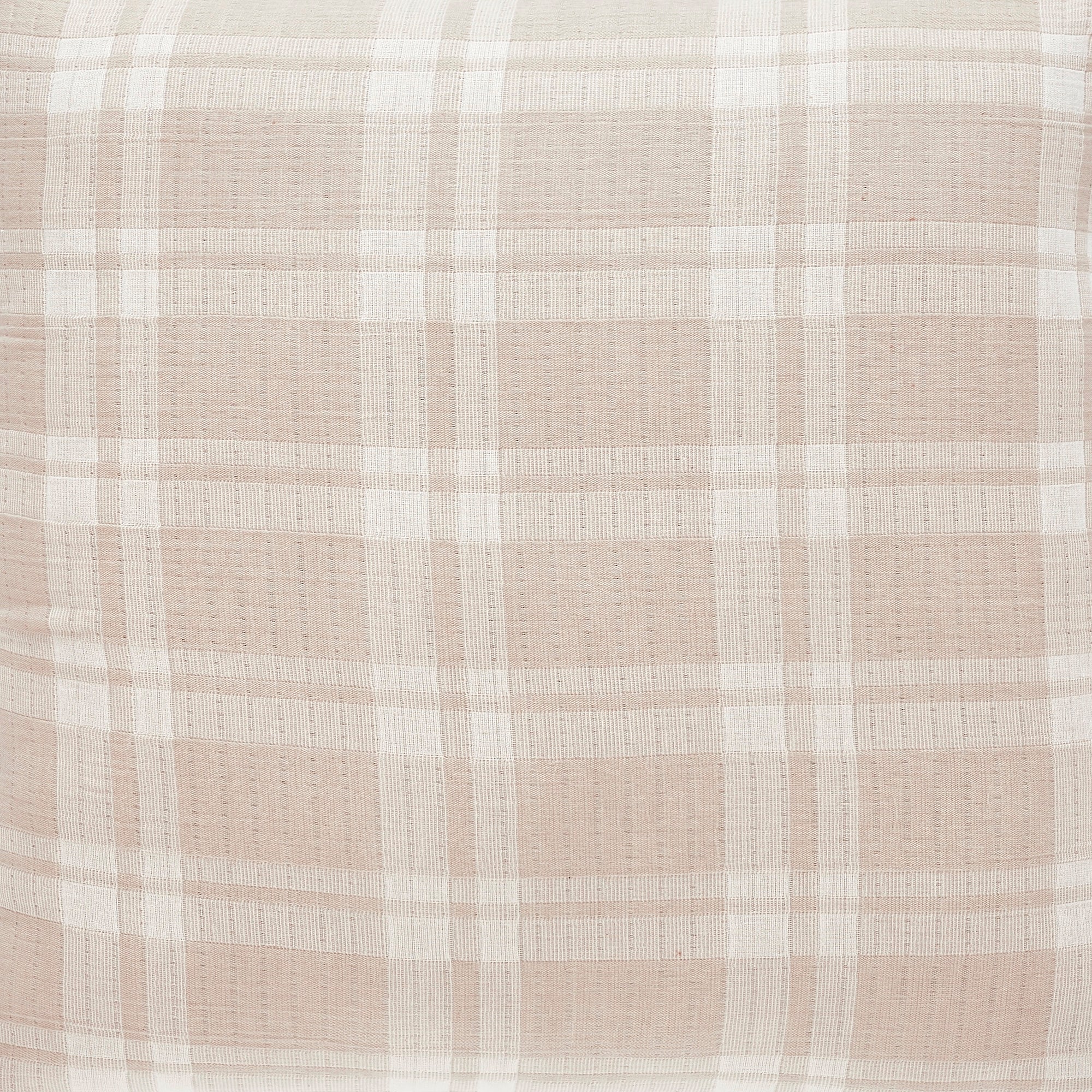 BT-118-11096_6|Detailed close-up of a soft beige and white plaid checkered cotton fabric blanket, highlighting its texture and pattern.
