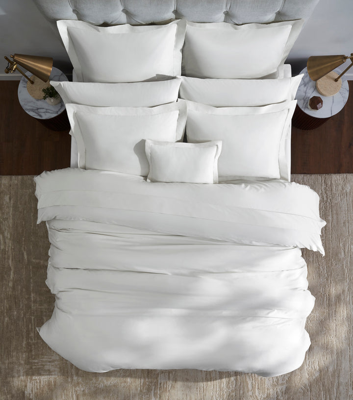 DT-065-9092_3|Premium white cotton sateen duvet cover, meticulously styled for a luxurious and elegant bedroom design. Soft bedding.