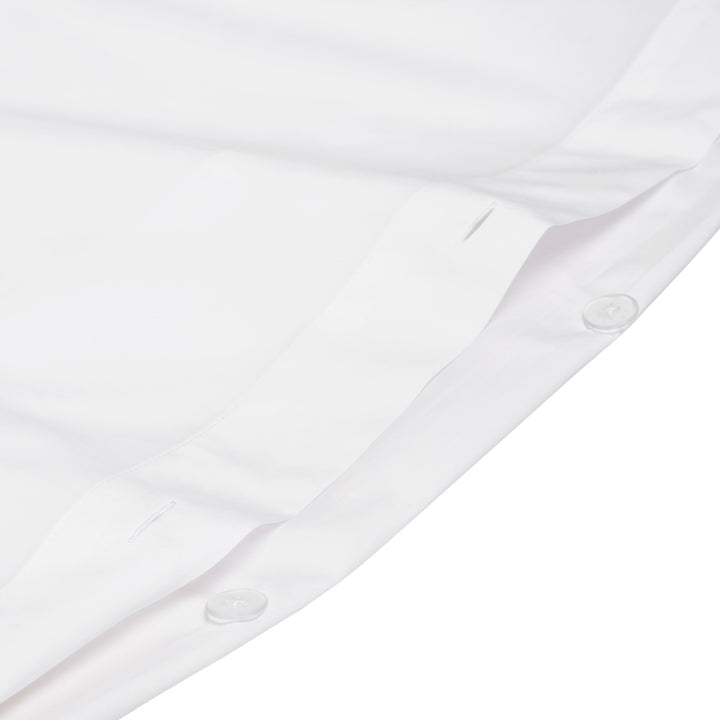 DT-061-9092_5|Detail of a crisp white duvet cover showing secure button closure. High-quality stitching and fabric detail for bedding.