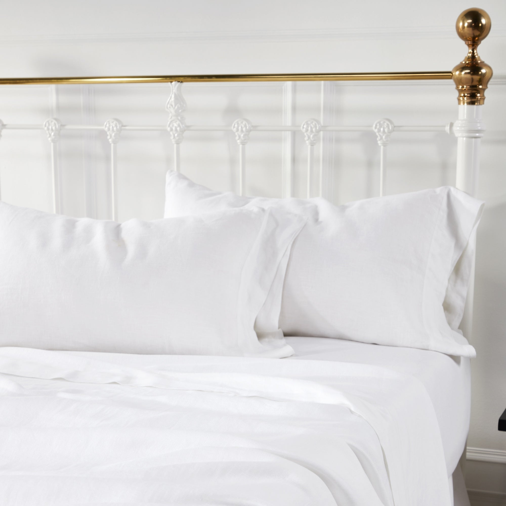 KSS-514-7880_3|Close-up of soft white 100% pure linen sheet set and pillowcases on a bed. Comfortable and breathable natural bedding.
