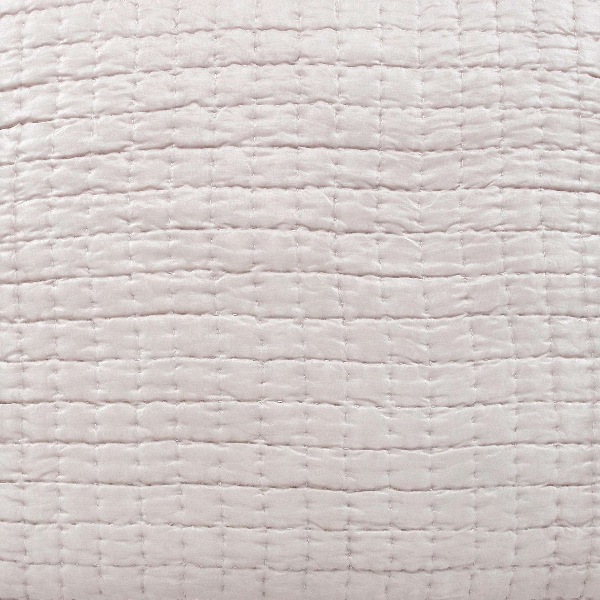 SWT-178-7.8_1|Soft light beige square quilted fabric, providing comfort and texture for luxurious bedding and sophisticated home textile products.