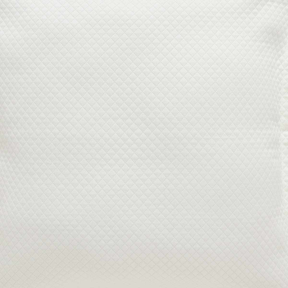 SWT-189-1010_1|White individual swatch, displaying a classic diamond quilted pattern with consistent, evenly spaced stitches.