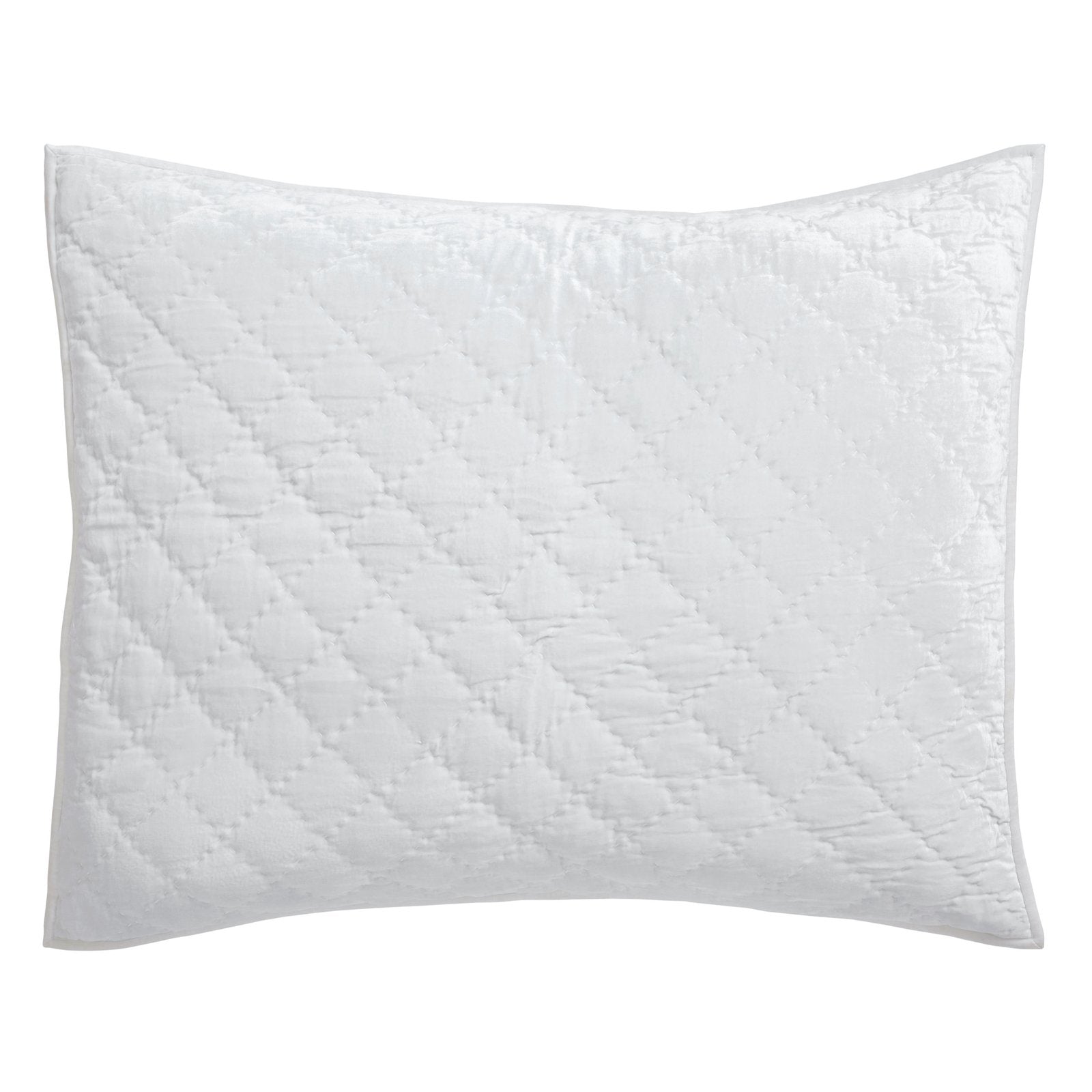 DE-343-3137_1|Crisp white velvet quilt with classic large diamond quilting pattern, offering a timeless and soft plush texture.