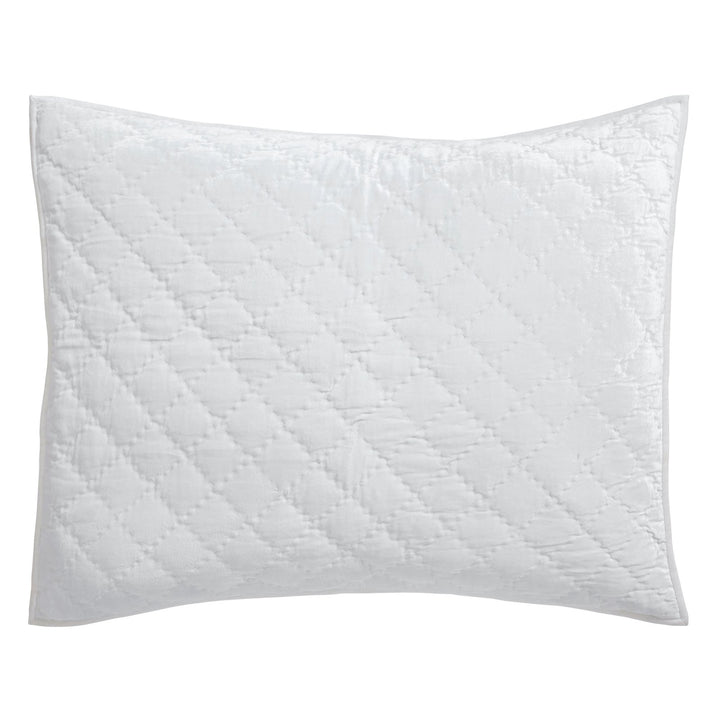 DE-343-3137_1|Crisp white velvet quilt with classic large diamond quilting pattern, offering a timeless and soft plush texture.