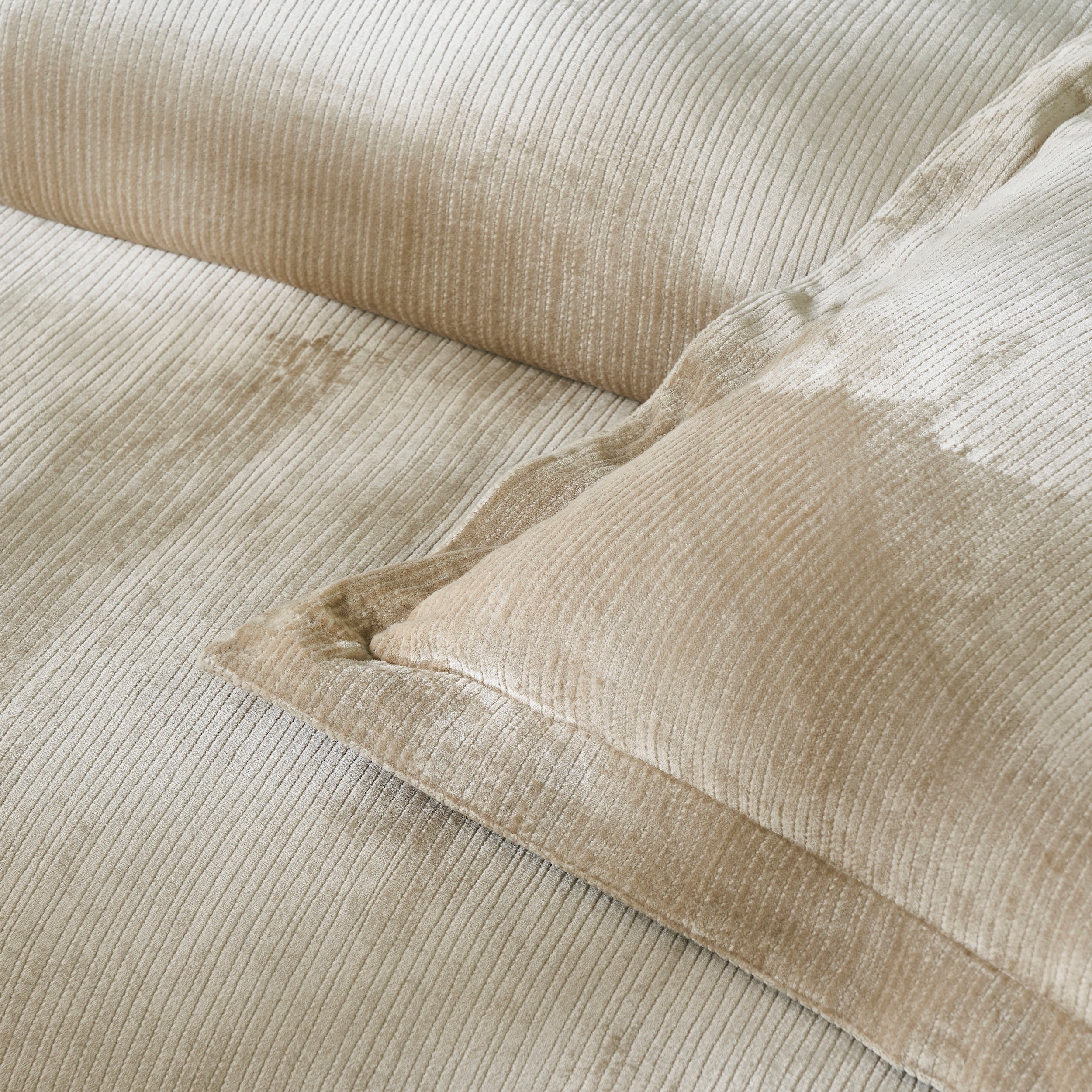SS-053-2026_3|Premium quality textured duvet cover, offering exceptional comfort and a stylish update for any modern bedroom decor.