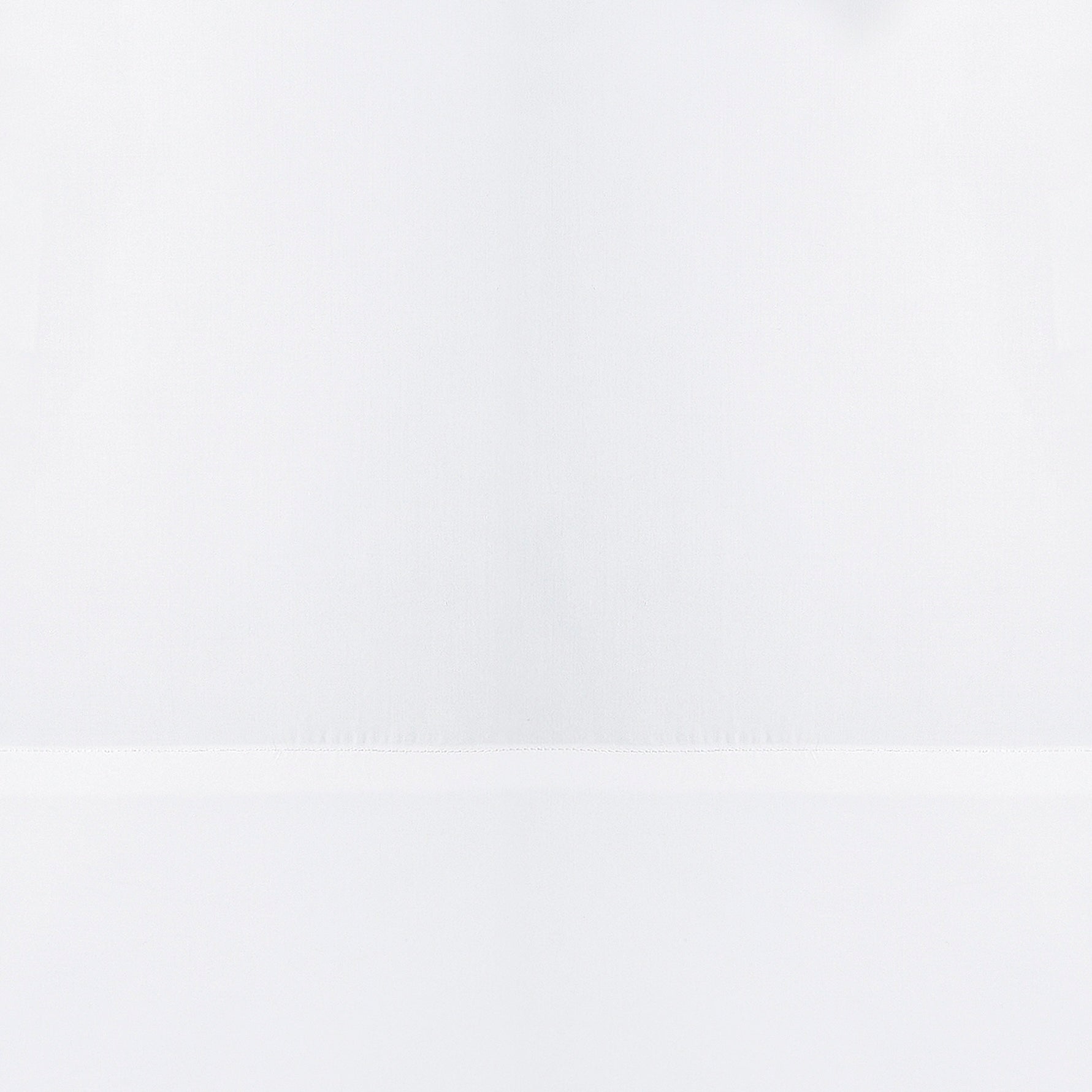 AKP-547-2040_4|Close-up view of a white 100% cotton flat sheet, displaying a smooth fabric texture and a clearly visible stitched hemline.