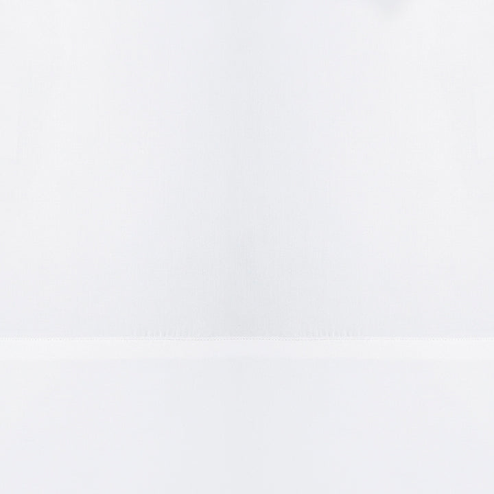 AKP-547-2040_4|Close-up view of a white 100% cotton flat sheet, displaying a smooth fabric texture and a clearly visible stitched hemline.