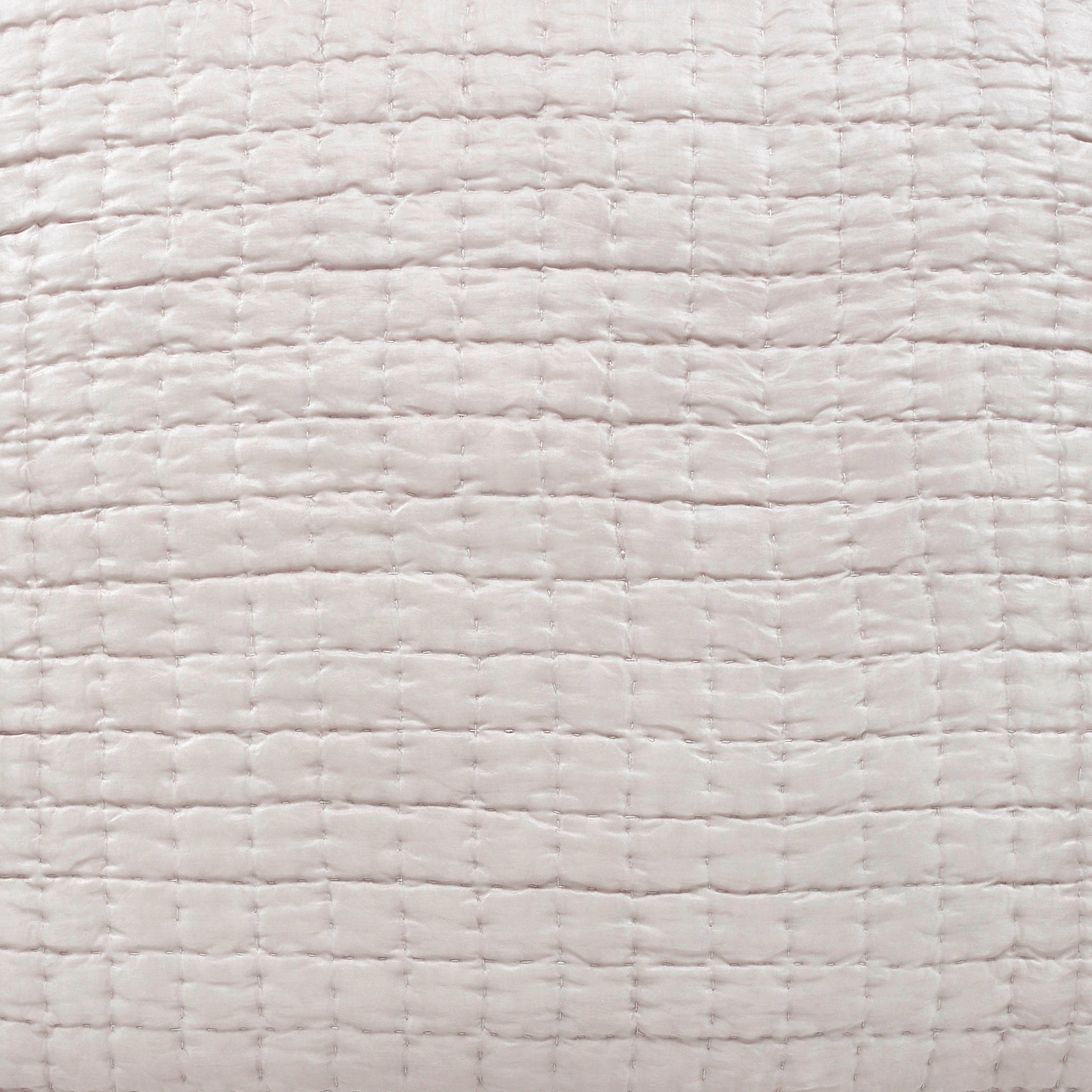 SWT-178-7.8_1|Soft light beige square quilted fabric, providing comfort and texture for luxurious bedding and sophisticated home textile products.