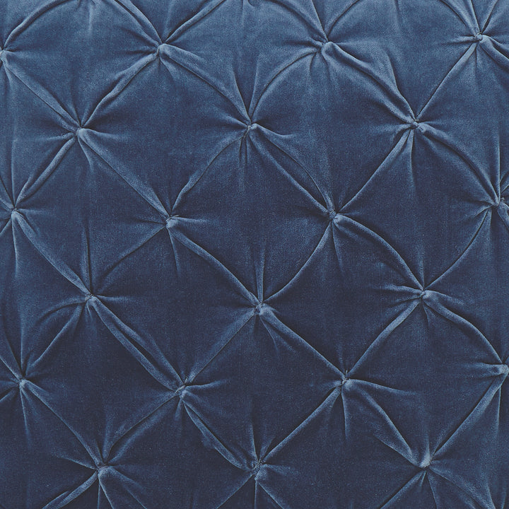KS-326-2036_2|Opulent deep navy blue velvet quilt, elegant diamond tufting, plush texture, sophisticated and luxurious bed cover.