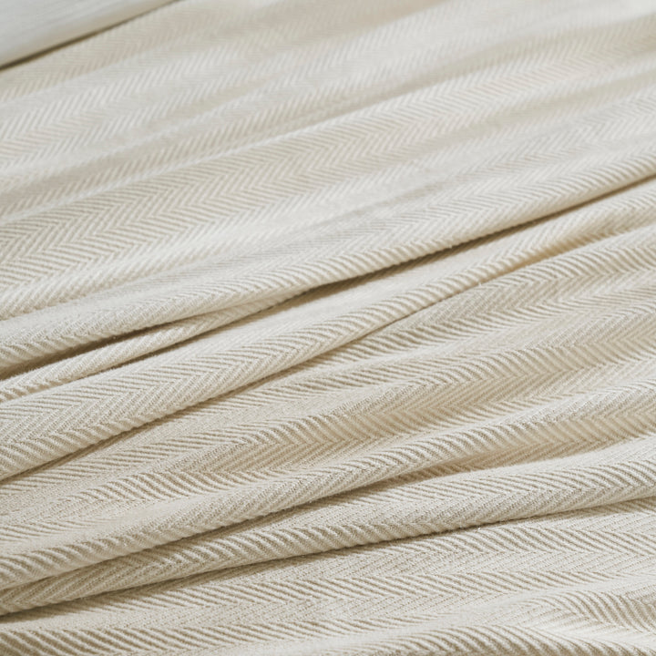 BL-866-11096_5|Close-up of a soft cream herringbone pattern blanket, showcasing its detailed woven texture and luxurious fabric quality.