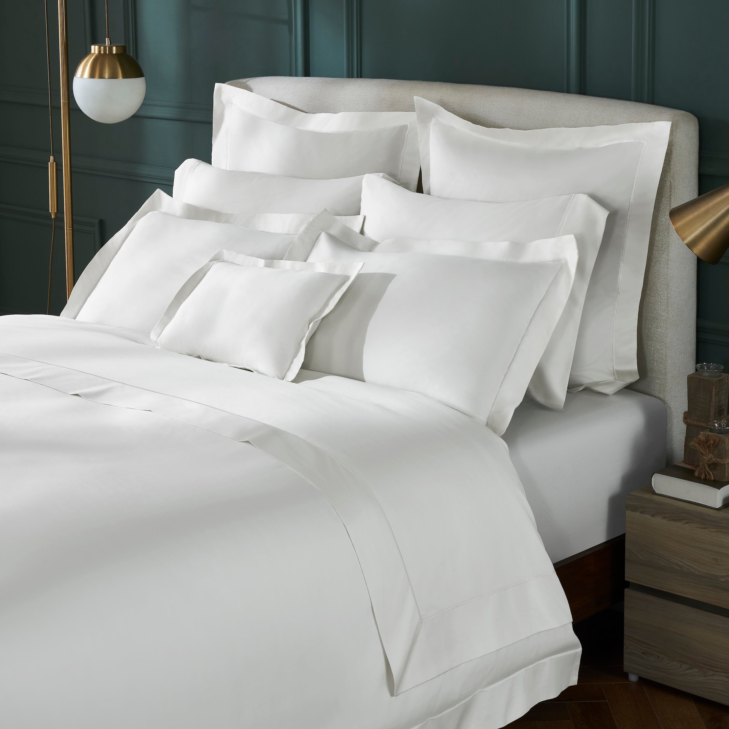 DT-065-9092_2|Pristine white duvet cover adorning a luxurious bed, providing premium, inviting comfort for a sophisticated bedroom.
