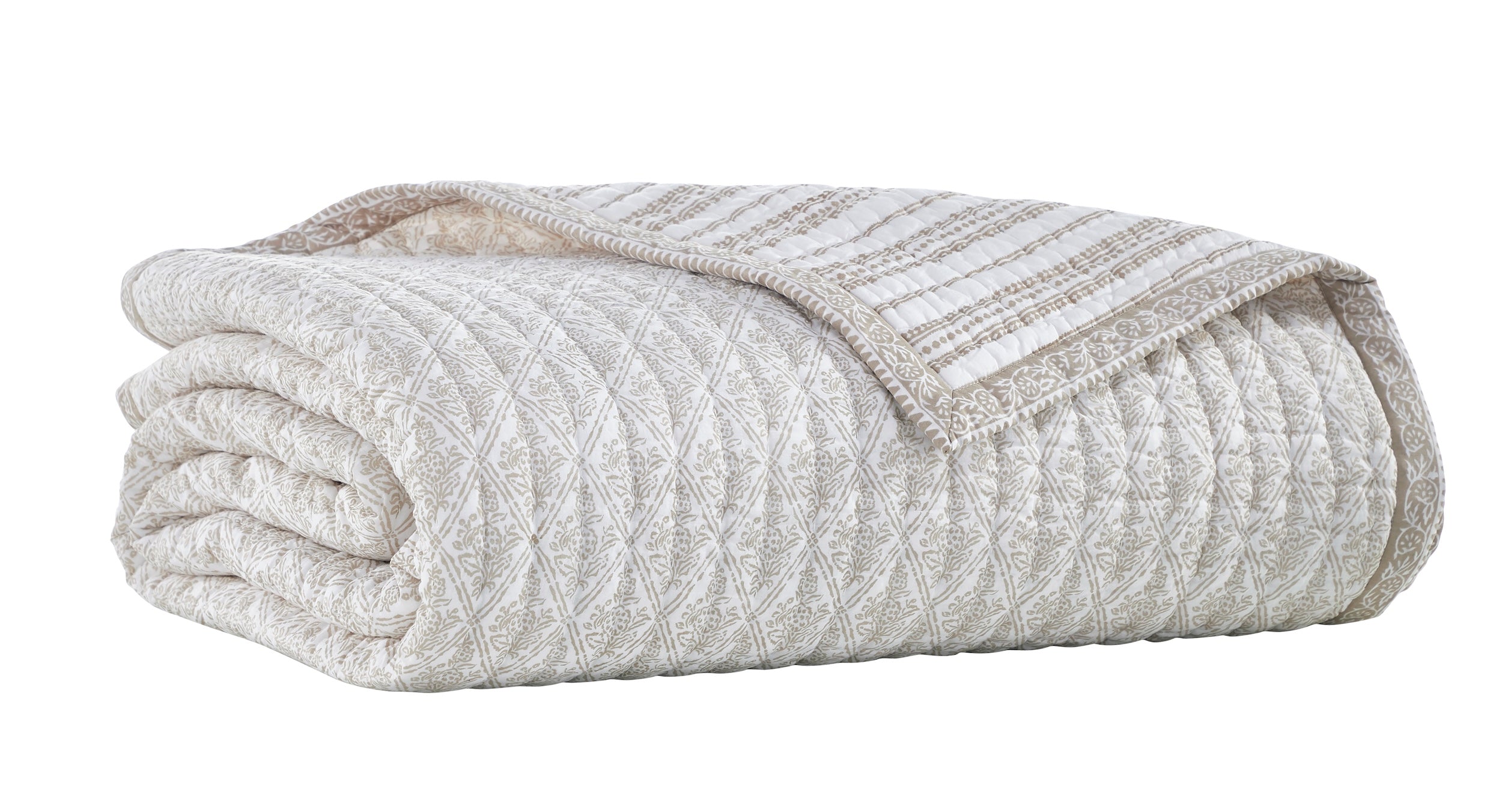 QT-348-11096_7|Elegant beige quilted bedspread with delicate diamond pattern, soft and cozy, perfect for a modern bedroom. Stylish bedding set.