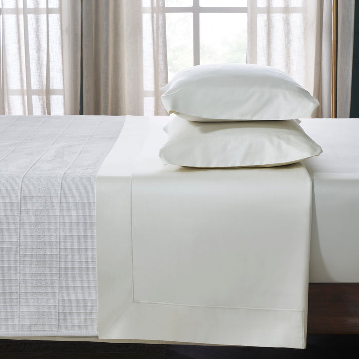 QFL-545-6080_3|Plain off-white 100% cotton sheets paired with a cozy textured white blanket, offering simple and comfortable bedding.
