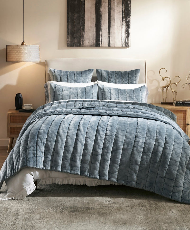 QT-360-11096_1|Luxurious blue velvet-like quilted bedspread, adding plush comfort and a rich, elegant touch to a modern bedroom.