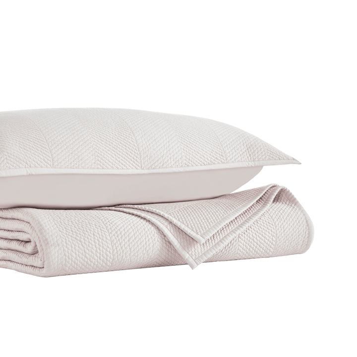 CL-171-9496_9|Coordinated light beige quilted coverlet and pillow set, featuring a stylish herringbone pattern for elegant bedding.
