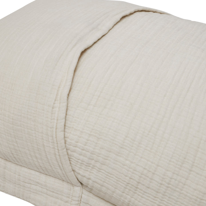 KS-049-2036_2|Close-up of a light cream crinkled cotton duvet cover, highlighting its soft, breathable texture and natural cozy appeal.