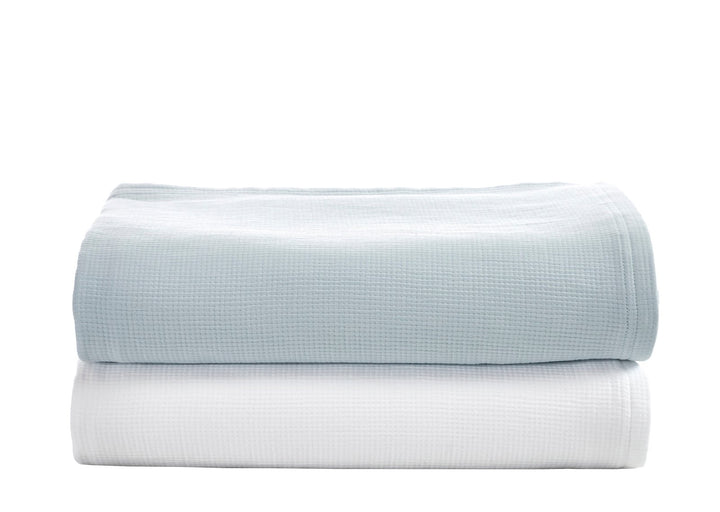 BL-858-11096_4|Stacked waffle weave blankets: serene light blue and crisp white. Soft, breathable, perfect for year-round comfort.