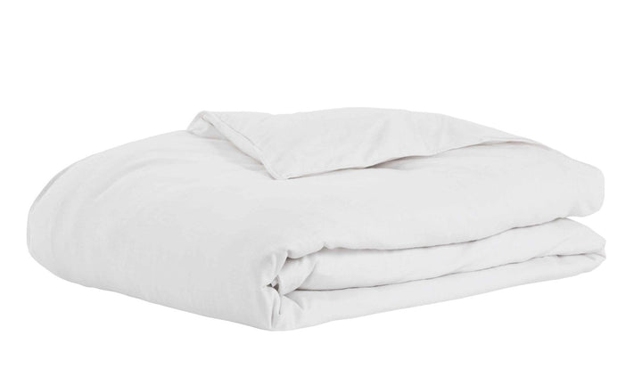 DT-023-9092_2|Folded white linen blend duvet cover, soft, breathable, perfect for a relaxed yet chic bedroom style.