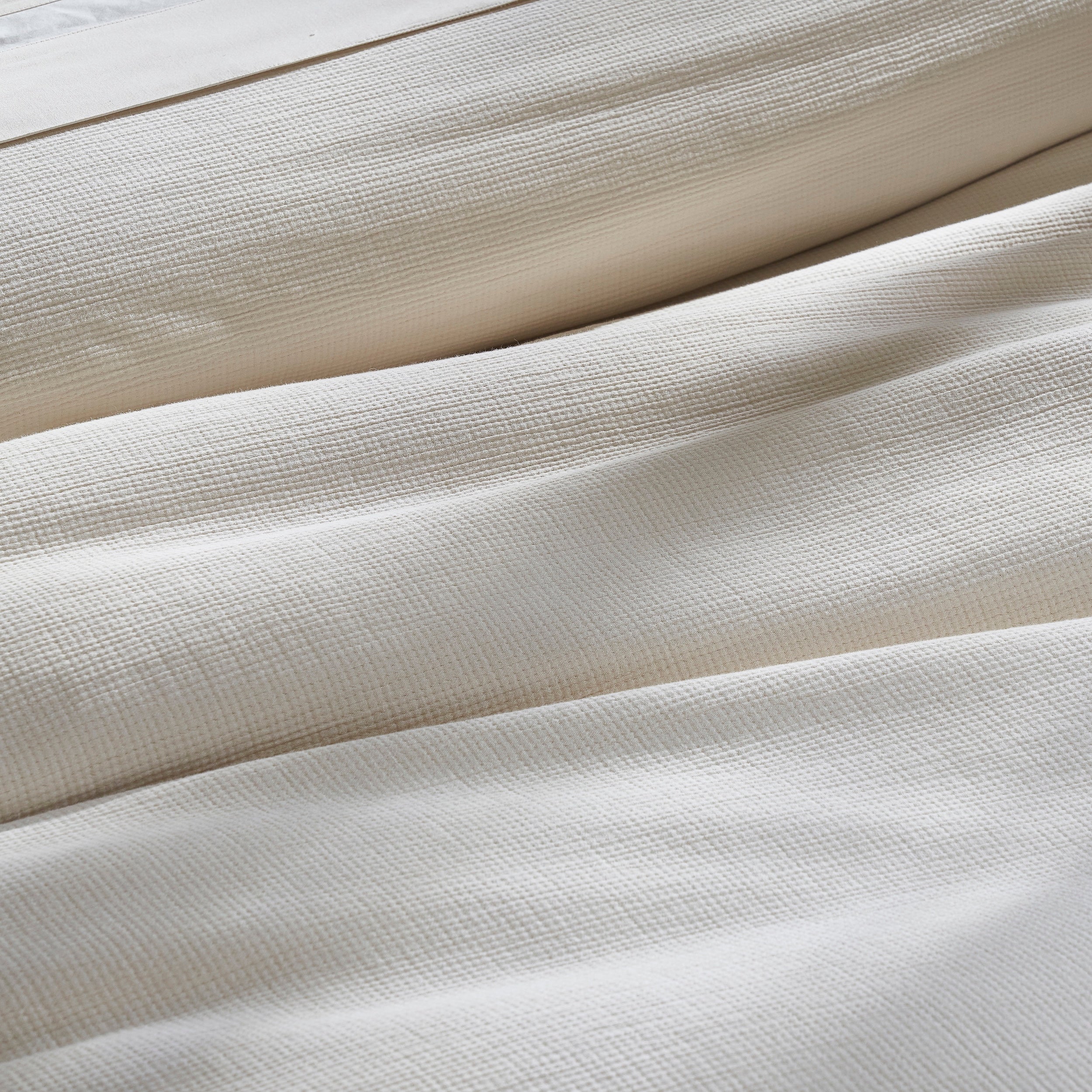 DT-068-9092_7|Close-up of a luxurious light beige textured duvet cover fabric, showcasing its subtle woven pattern for elegant bedroom decor.