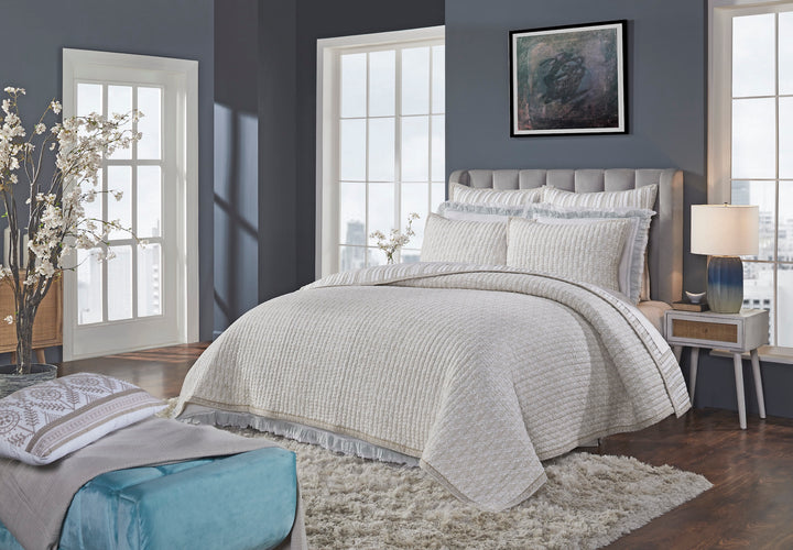 QT-348-9496_2|Elegant beige quilted bedspread with delicate diamond pattern, soft and cozy, perfect for a modern bedroom. Stylish bedding set.