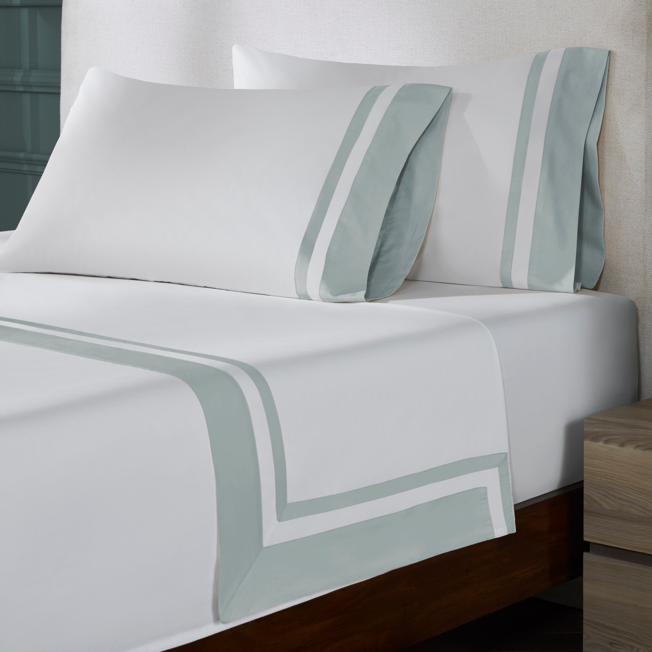 TFL-541-3980_2|Crisp 100% cotton sheets with stylish light blue striped borders on pillowcases and flat sheet for luxurious comfort and sleep. (119 chars)
