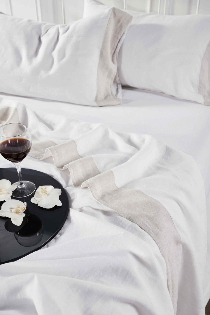 KSS-517-7880_4|Elegant white 100% linen sheet set with stylish natural border. Soft, breathable, luxurious bedding for comfort.