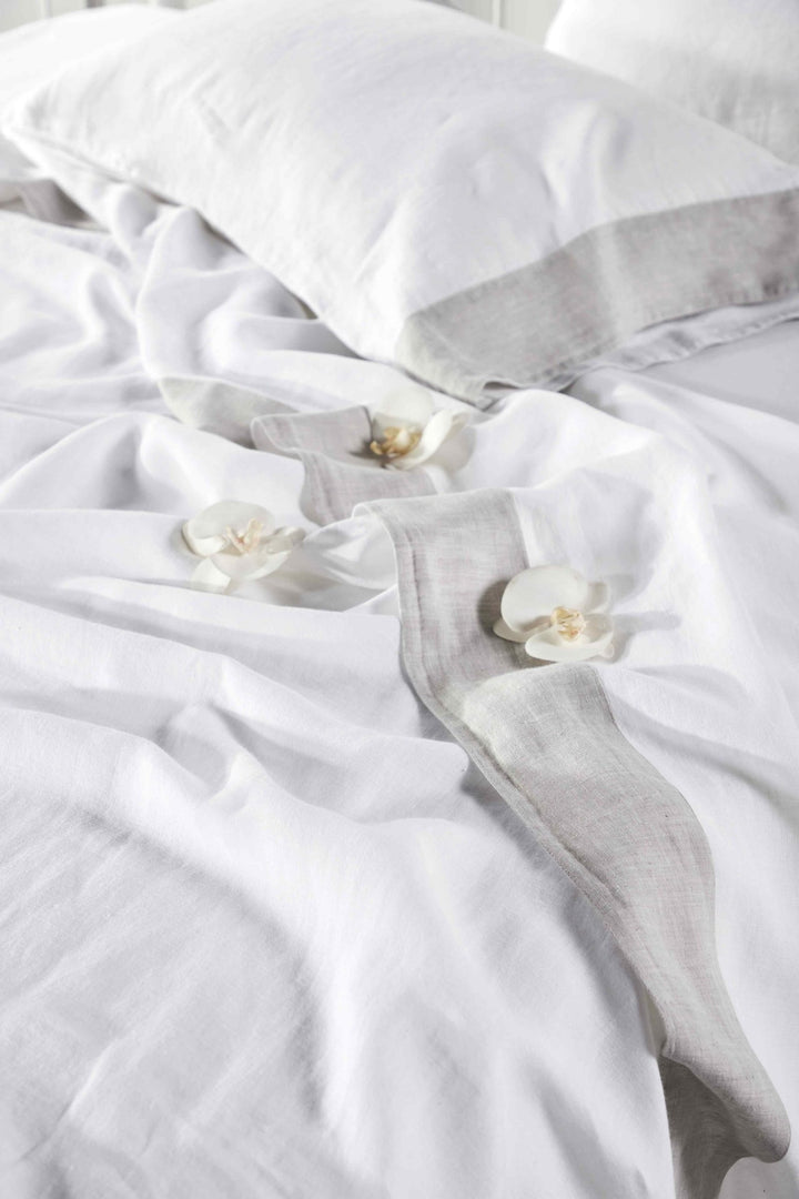 KSS-518-7880_4|Elegant white 100% linen sheet set with stylish natural border. Soft, breathable, luxurious bedding for comfort.